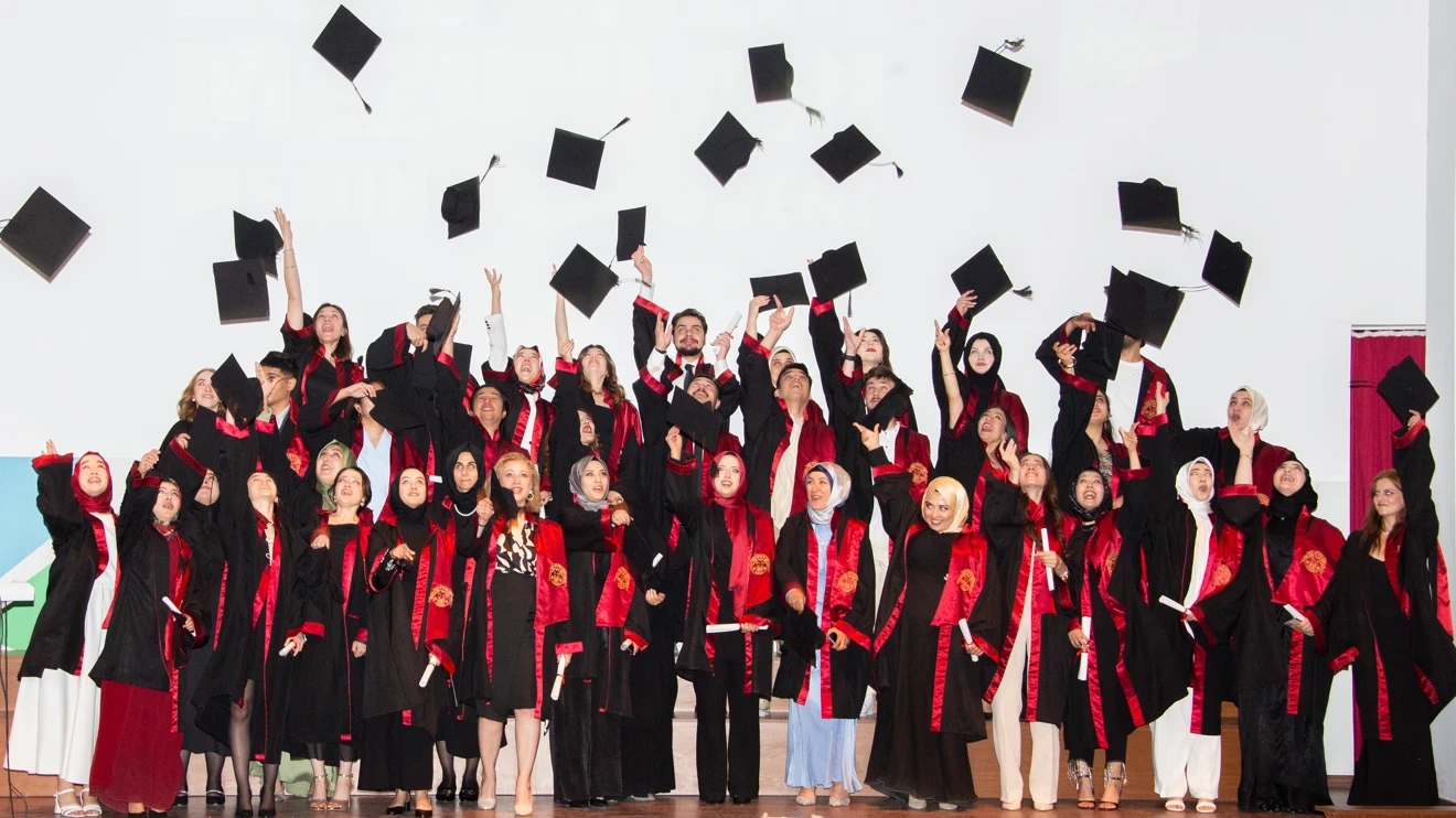 SÜ GSF'den 148 öğrenci mezun oldu